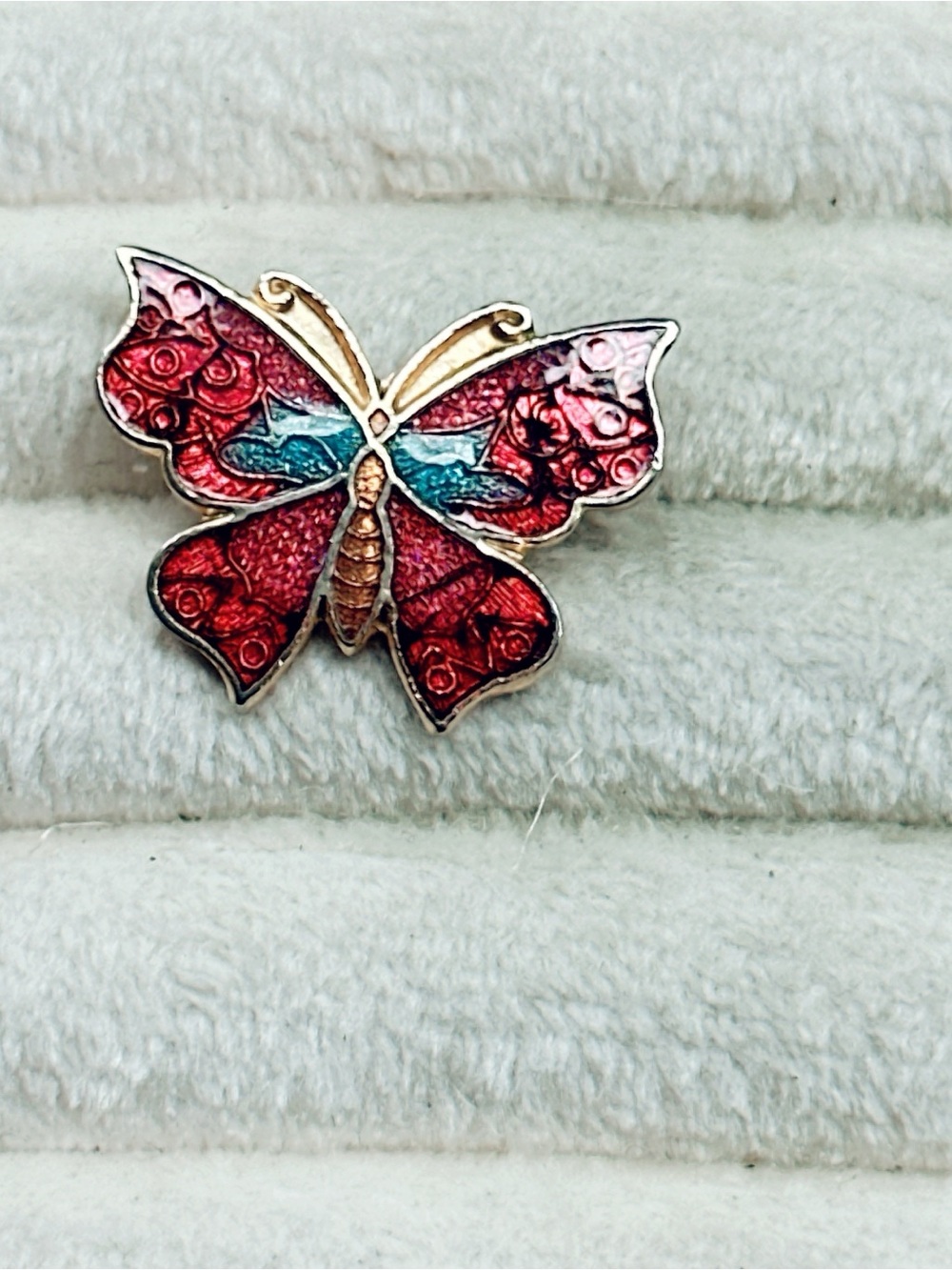 5228gc. Goldtone Vintage Butterfly Brooch